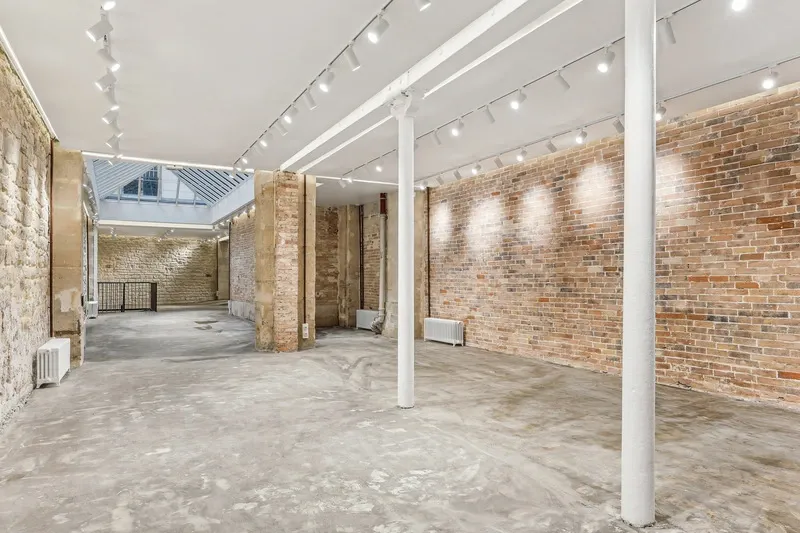 Showroom 23 - Photo 2