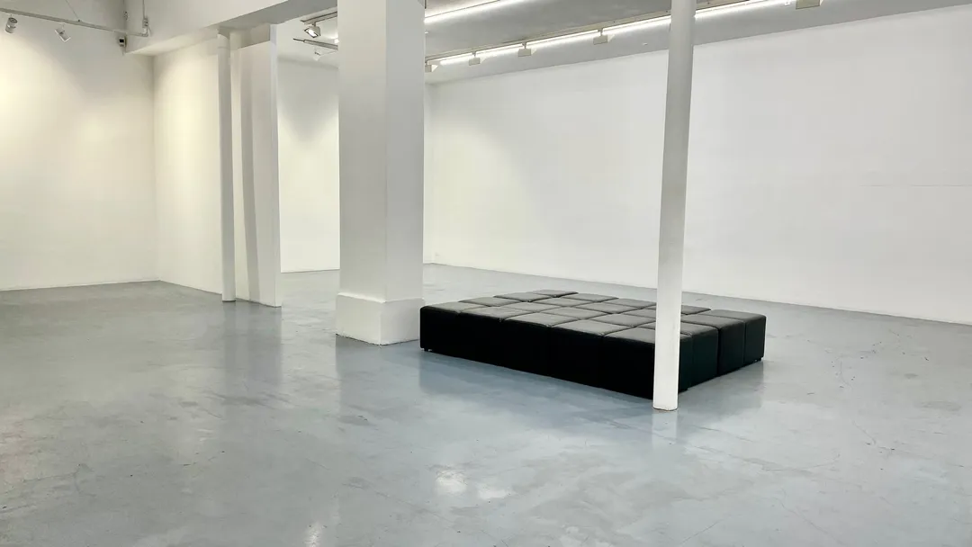 Showroom A - Photo 2