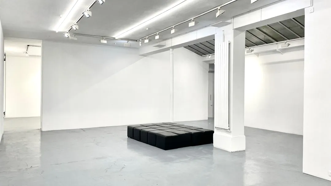 Showroom A - Photo 4