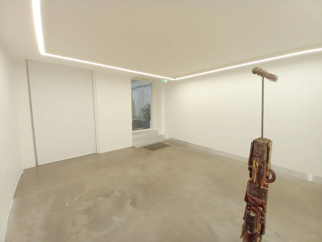 Showroom B - Photo 4