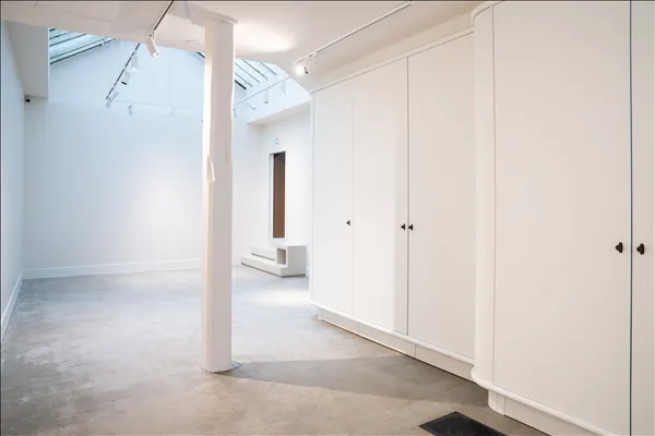 Showroom C - Photo 5