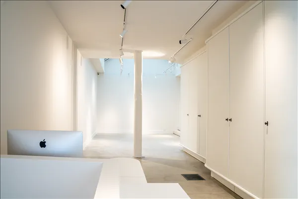 Showroom C - Photo 7