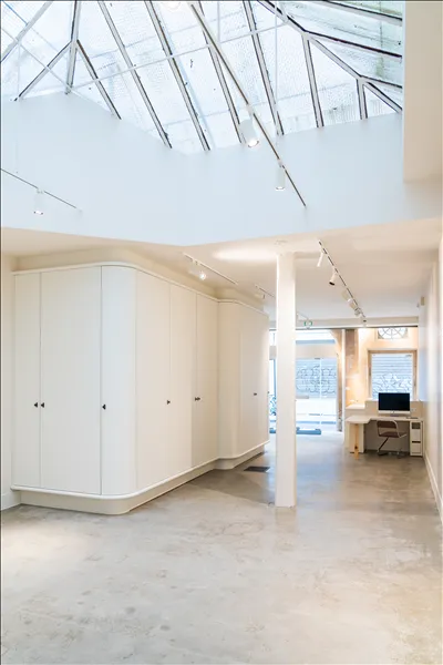Showroom C - Photo 8
