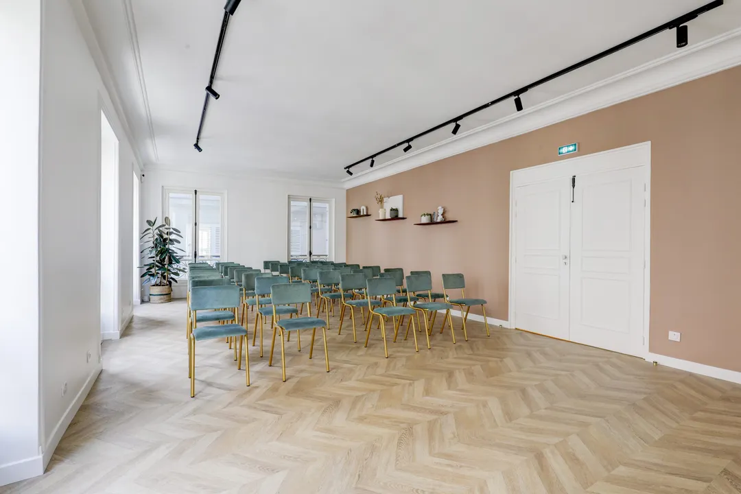 Showroom L2 - Photo 3