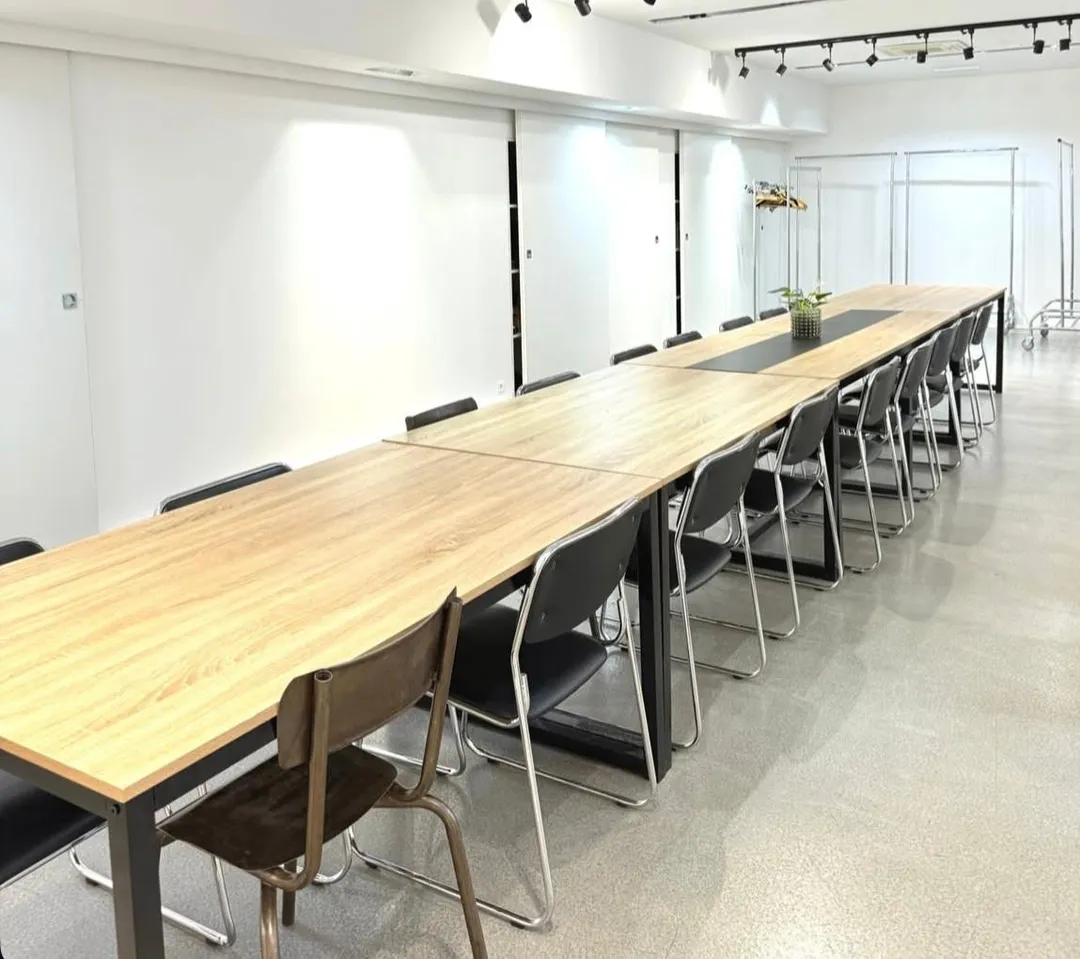 Showroom Light - Photo 7