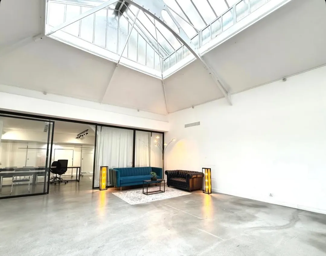 Showroom Light - Photo 8
