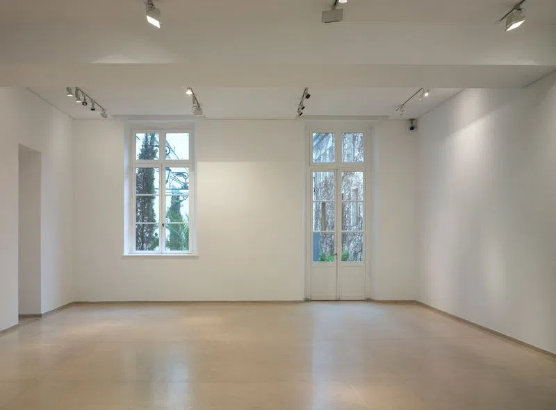 Showroom R - Photo 1