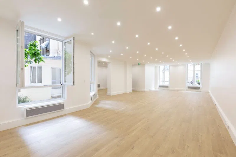 Showroom Renaissance - Photo 1