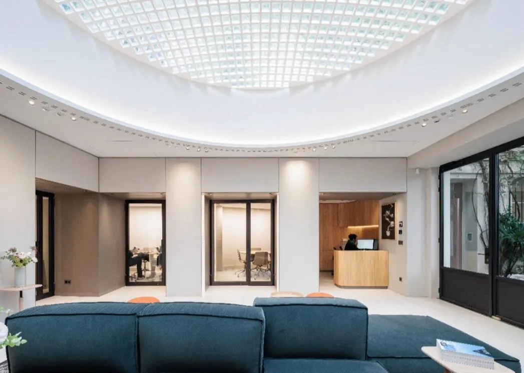 Showroom Sky - Photo 3