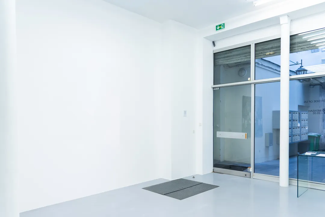 Showroom T - Photo 6