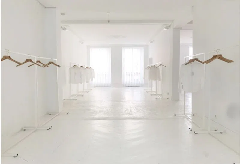 The Cosy White Showroom - Photo 3