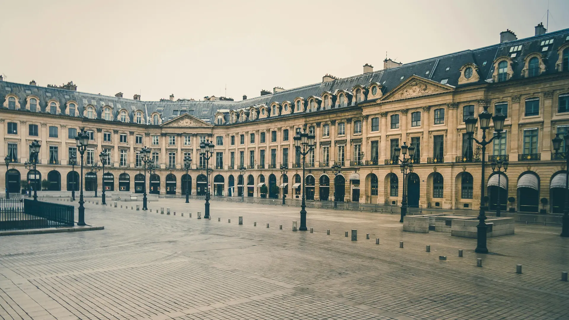 Place Vendôme et Palais Royal Paris - Quartier luxe et raffinement pour showrooms haute couture Fashion Week